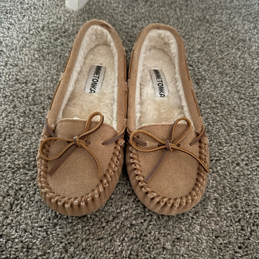 Minnetonka Women's Brown Moccasins with Bow